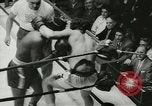 Standbild Polizei Athletic Boxing League Finale New York City USA, 1957, aus Sekunde 16 historischem Filmmaterial Videoclip 65675077125
