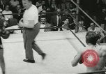 Standbild Polizei Athletic Boxing League Finale New York City USA, 1957, aus Sekunde 20 historischem Filmmaterial Videoclip 65675077125