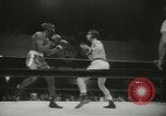 Standbild Polizei Athletic Boxing League Finale New York City USA, 1957, aus Sekunde 24 historischem Filmmaterial Videoclip 65675077125