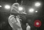 Standbild Polizei Athletic Boxing League Finale New York City USA, 1957, aus Sekunde 26 historischem Filmmaterial Videoclip 65675077125