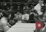 Standbild Polizei Athletic Boxing League Finale New York City USA, 1957, aus Sekunde 27 historischem Filmmaterial Videoclip 65675077125