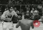 Standbild Polizei Athletic Boxing League Finale New York City USA, 1957, aus Sekunde 30 historischem Filmmaterial Videoclip 65675077125