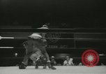 Standbild Polizei Athletic Boxing League Finale New York City USA, 1957, aus Sekunde 34 historischem Filmmaterial Videoclip 65675077125