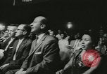 Standbild Polizei Athletic Boxing League Finale New York City USA, 1957, aus Sekunde 37 historischem Filmmaterial Videoclip 65675077125