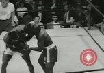Standbild Polizei Athletic Boxing League Finale New York City USA, 1957, aus Sekunde 39 historischem Filmmaterial Videoclip 65675077125