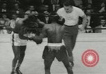 Standbild Polizei Athletic Boxing League Finale New York City USA, 1957, aus Sekunde 40 historischem Filmmaterial Videoclip 65675077125