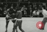 Standbild Polizei Athletic Boxing League Finale New York City USA, 1957, aus Sekunde 41 historischem Filmmaterial Videoclip 65675077125