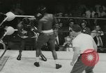 Standbild Polizei Athletic Boxing League Finale New York City USA, 1957, aus Sekunde 44 historischem Filmmaterial Videoclip 65675077125