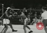 Standbild Polizei Athletic Boxing League Finale New York City USA, 1957, aus Sekunde 45 historischem Filmmaterial Videoclip 65675077125