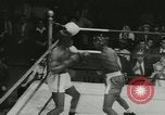 Standbild Polizei Athletic Boxing League Finale New York City USA, 1957, aus Sekunde 47 historischem Filmmaterial Videoclip 65675077125
