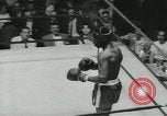 Standbild Polizei Athletic Boxing League Finale New York City USA, 1957, aus Sekunde 52 historischem Filmmaterial Videoclip 65675077125