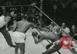 Standbild Polizei Athletic Boxing League Finale New York City USA, 1957, aus Sekunde 57 historischem Filmmaterial Videoclip 65675077125