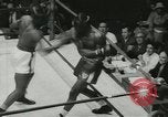 Standbild Polizei Athletic Boxing League Finale New York City USA, 1957, aus Sekunde 59 historischem Filmmaterial Videoclip 65675077125