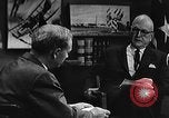 Standbild Ira Eaker United States USA, 1960, aus Sekunde 30 historischem Filmmaterial Videoclip 65675077148