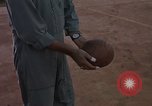 Image le personnel de la Force aérienne des États-Unis Vietnam, 1965, de la seconde 43 séquences d'archives historiques vidéo 65675077198