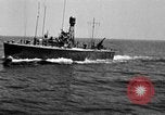 Immagine di L approdo delle barche United States USA, 1944, secondo 16 filmato di repertorio 65675077221