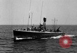 Immagine di L approdo delle barche United States USA, 1944, secondo 17 filmato di repertorio 65675077221
