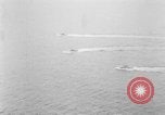Immagine di L approdo delle barche United States USA, 1944, secondo 45 filmato di repertorio 65675077222