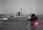 Standbild Landungsboote United States USA, 1944, aus Sekunde 55 historischem Filmmaterial Videoclip 65675077225
