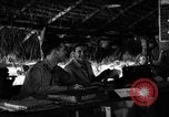 Standbild 8 fotografische Reconnaissance Squadron Australien, 1943, aus Sekunde 10 historischem Filmmaterial Videoclip 65675077236