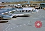 Standbild b-52 Stratofortress Kansas United States USA, 1960, aus Sekunde 4 historischem Filmmaterial Videoclip 65675077274