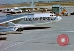 Standbild b-52 Stratofortress Kansas United States USA, 1960, aus Sekunde 6 historischem Filmmaterial Videoclip 65675077274
