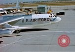 Standbild b-52 Stratofortress Kansas United States USA, 1960, aus Sekunde 8 historischem Filmmaterial Videoclip 65675077274
