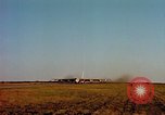 Standbild b-52 Stratofortress Kansas United States USA, 1960, aus Sekunde 12 historischem Filmmaterial Videoclip 65675077274