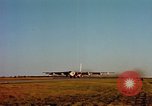Standbild b-52 Stratofortress Kansas United States USA, 1960, aus Sekunde 14 historischem Filmmaterial Videoclip 65675077274