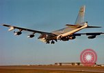 Standbild b-52 Stratofortress Kansas United States USA, 1960, aus Sekunde 21 historischem Filmmaterial Videoclip 65675077274