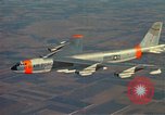 Standbild b-52 Stratofortress Kansas United States USA, 1960, aus Sekunde 45 historischem Filmmaterial Videoclip 65675077275
