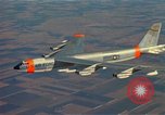 Standbild b-52 Stratofortress Kansas United States USA, 1960, aus Sekunde 48 historischem Filmmaterial Videoclip 65675077275