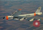 Standbild b-52 Stratofortress Kansas United States USA, 1960, aus Sekunde 49 historischem Filmmaterial Videoclip 65675077275