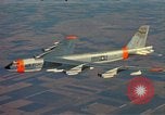 Standbild b-52 Stratofortress Kansas United States USA, 1960, aus Sekunde 52 historischem Filmmaterial Videoclip 65675077275