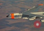 Standbild b-52 Stratofortress Kansas United States USA, 1960, aus Sekunde 54 historischem Filmmaterial Videoclip 65675077275
