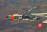Standbild b-52 Stratofortress Kansas United States USA, 1960, aus Sekunde 55 historischem Filmmaterial Videoclip 65675077275