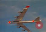 Standbild b-52 Stratofortress Kansas United States USA, 1960, aus Sekunde 59 historischem Filmmaterial Videoclip 65675077275