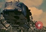 Standbild UH-1 Iroquois Hubschrauber United States USA, 1970, aus Sekunde 40 historischem Filmmaterial Videoclip 65675077305