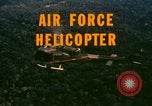 Standbild UH-1 Iroquois Hubschrauber United States USA, 1970, aus Sekunde 13 historischem Filmmaterial Videoclip 65675077306