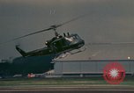 Standbild UH-1 Iroquois Hubschrauber United States USA, 1970, aus Sekunde 31 historischem Filmmaterial Videoclip 65675077306