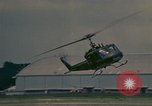 Standbild UH-1 Iroquois Hubschrauber United States USA, 1970, aus Sekunde 32 historischem Filmmaterial Videoclip 65675077306