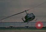 Standbild UH-1 Iroquois Hubschrauber United States USA, 1970, aus Sekunde 33 historischem Filmmaterial Videoclip 65675077306