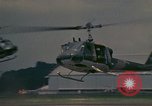 Standbild UH-1 Iroquois Hubschrauber United States USA, 1970, aus Sekunde 36 historischem Filmmaterial Videoclip 65675077306