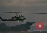 Standbild UH-1 Iroquois Hubschrauber United States USA, 1970, aus Sekunde 41 historischem Filmmaterial Videoclip 65675077306