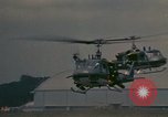 Standbild UH-1 Iroquois Hubschrauber United States USA, 1970, aus Sekunde 43 historischem Filmmaterial Videoclip 65675077306