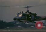 Standbild UH-1 Iroquois Hubschrauber United States USA, 1970, aus Sekunde 48 historischem Filmmaterial Videoclip 65675077306