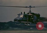 Standbild UH-1 Iroquois Hubschrauber United States USA, 1970, aus Sekunde 49 historischem Filmmaterial Videoclip 65675077306