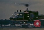Standbild UH-1 Iroquois Hubschrauber United States USA, 1970, aus Sekunde 51 historischem Filmmaterial Videoclip 65675077306