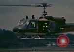 Standbild UH-1 Iroquois Hubschrauber United States USA, 1970, aus Sekunde 52 historischem Filmmaterial Videoclip 65675077306
