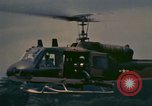 Standbild UH-1 Iroquois Hubschrauber United States USA, 1970, aus Sekunde 54 historischem Filmmaterial Videoclip 65675077306
